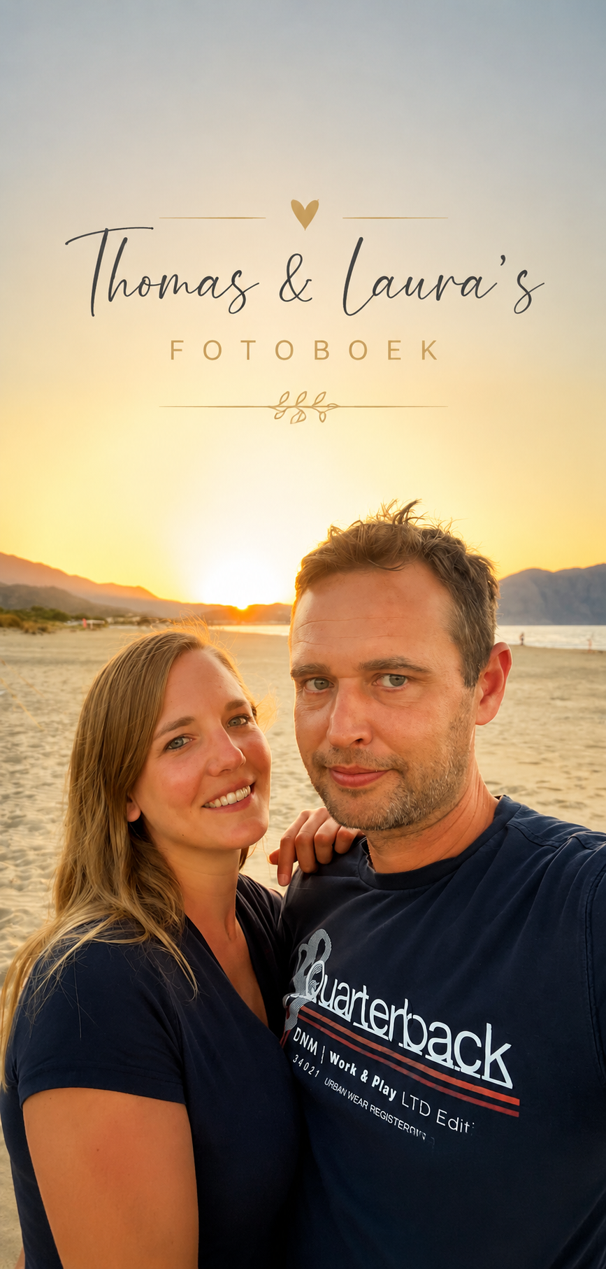 Thomas en Laura tijdens golden hour op het strand